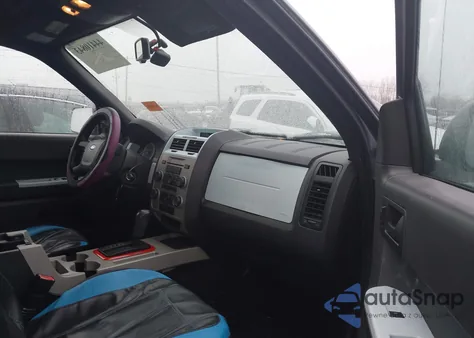 2008 Ford Escape Xlt z USA, uszkodzony, nr VIN 1FMCU03148KA77343